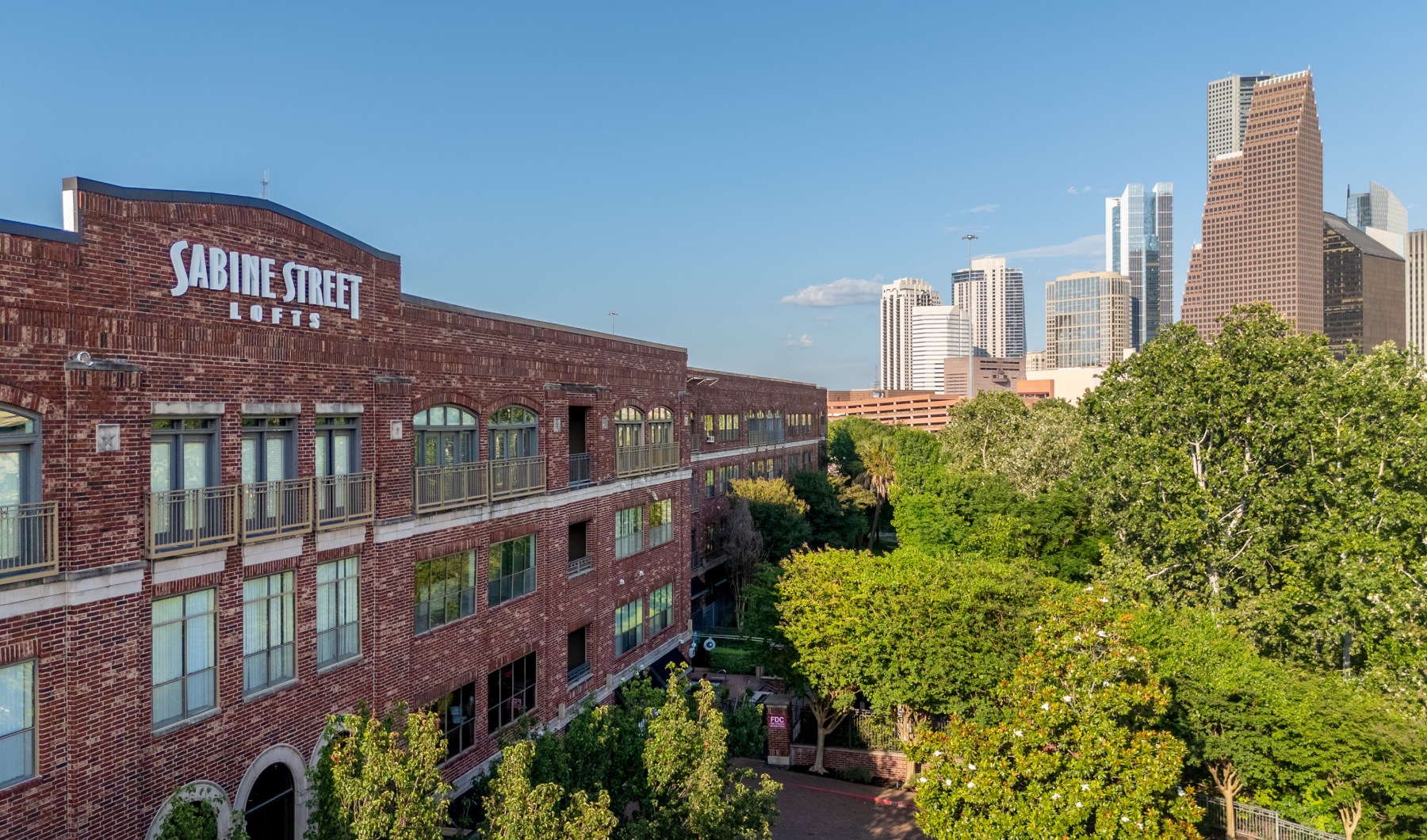 Apartments in Houston Loft Style Near Buffalo Bayou Park